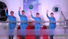 “月宫一号”志愿者封闭生存370天出舱创世界纪